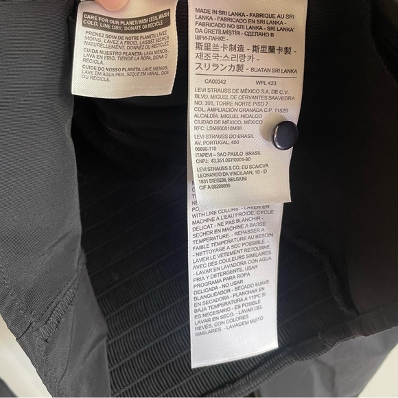 Levi’s puff sleeve smocked back blouse - Picture 10 of 10